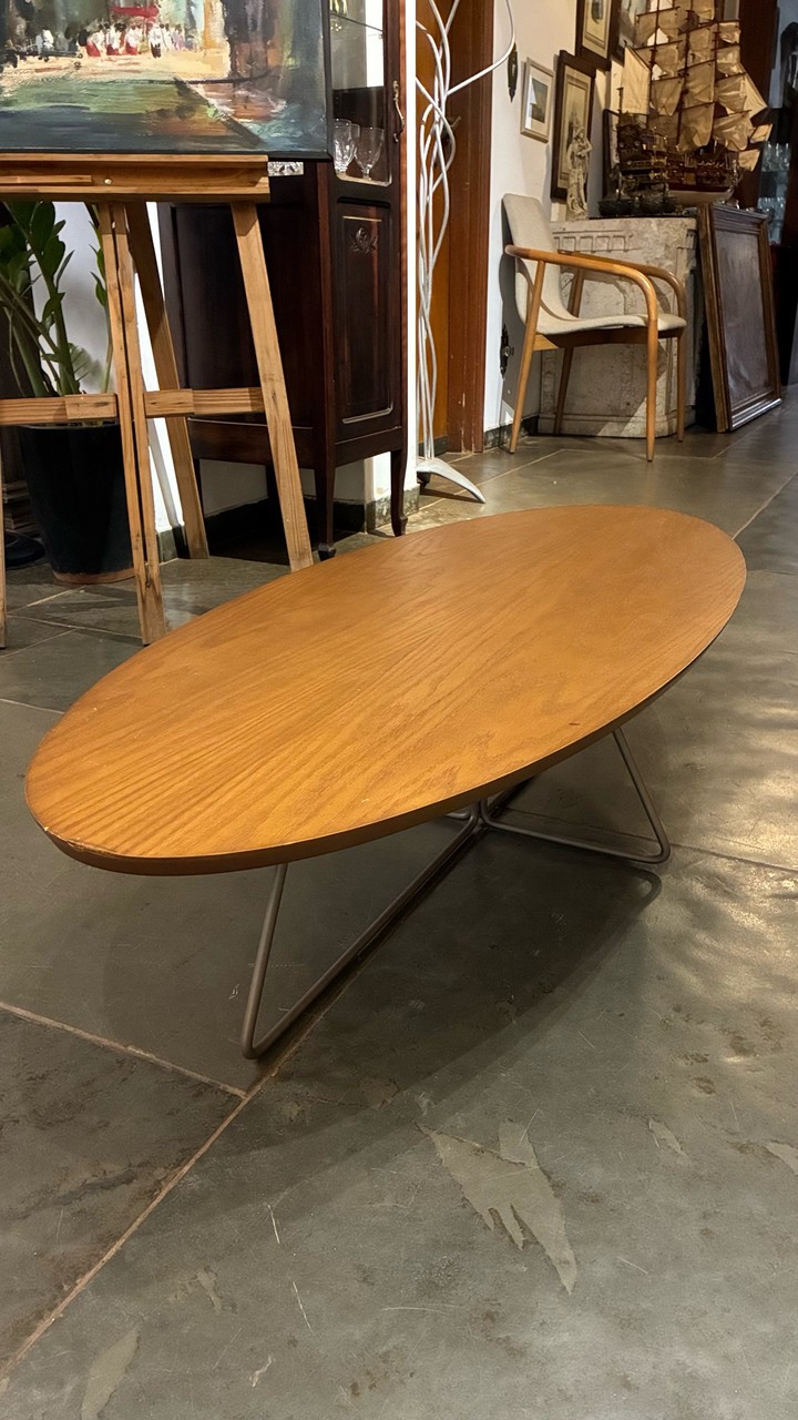Mesa de Centro Oval Mid-Century · Mid-Century Modern 1950–1970 · Estado: Bom