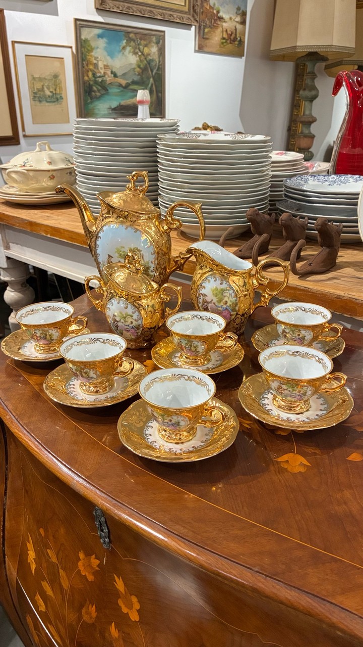 Aparelho de Chá/Café em Porcelana Dourada · Século XX (1950–1970) · Estado: Bom