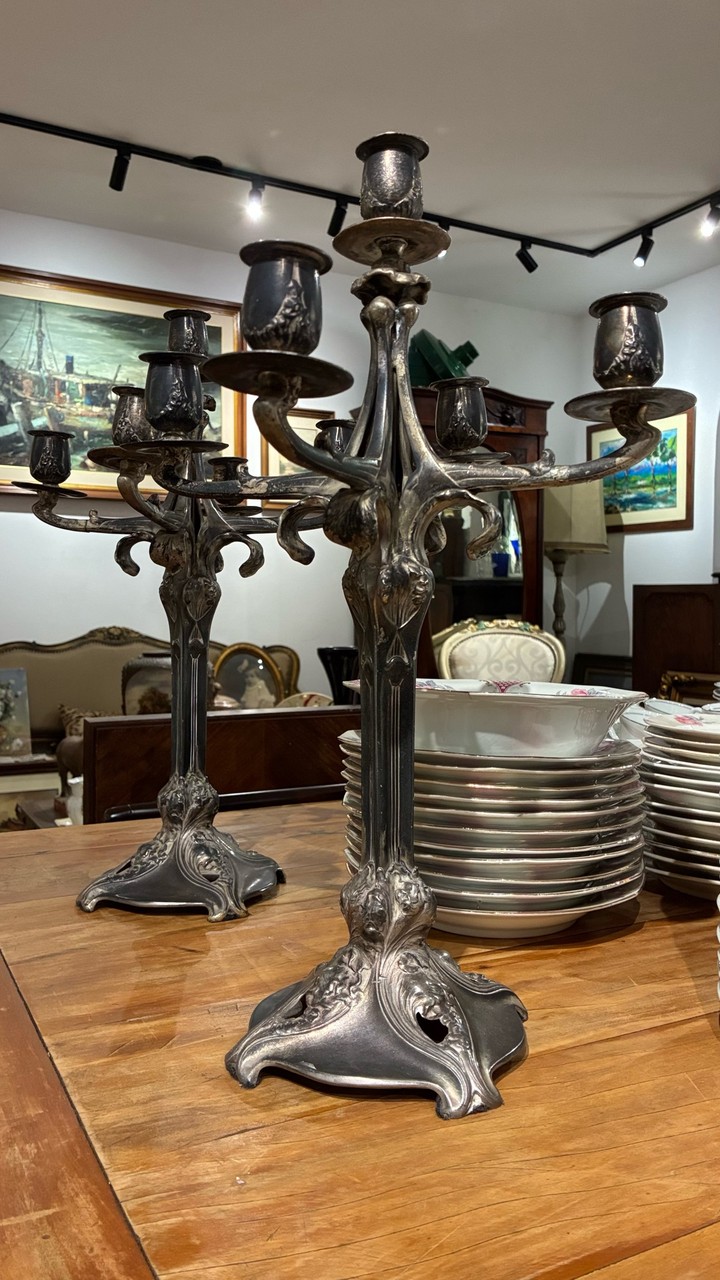 Par de Candelabros Art Nouveau · Art Nouveau 1890–1910 · Estado: Regular