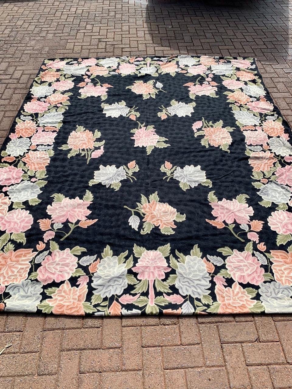 Tapete Chinês de Lã com Motivos Florais · Século XX (1950-1980) · Estado: Bom