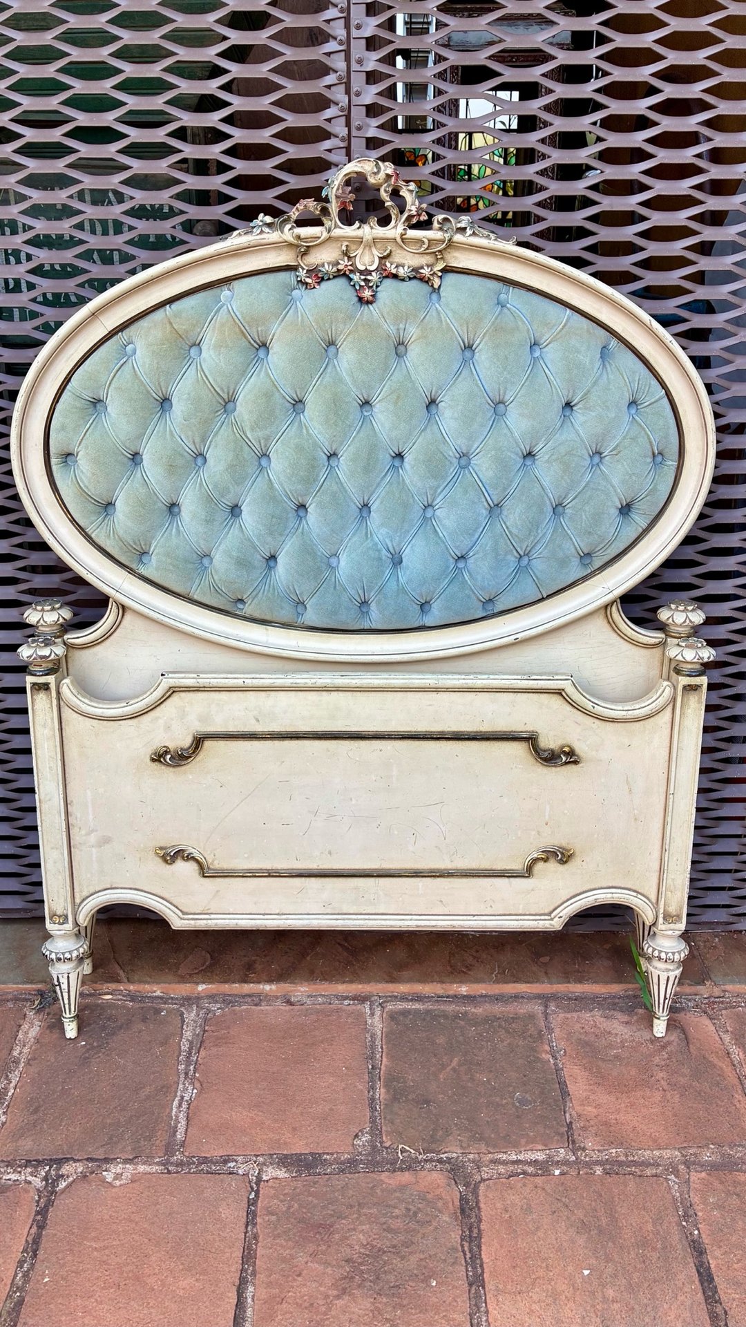 Cama estilo provençal · Estado: Bom