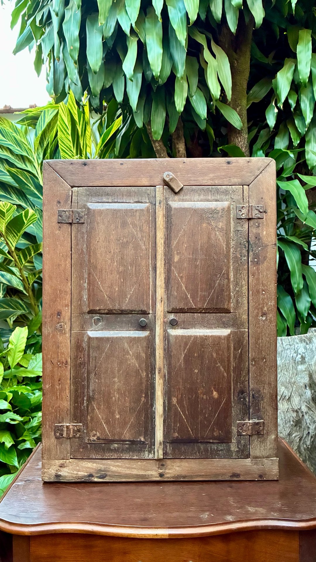 Armário de Oratório Colonial em Madeira · Século XVIII - XIX · Estado: Regular