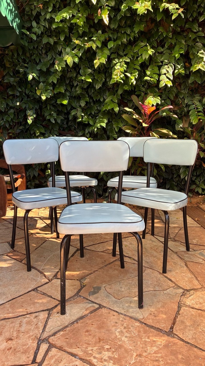 Conjunto de Cadeiras Retrô em Naugahyde · Meados do Século XX (1950-1960) · Estado: Bom