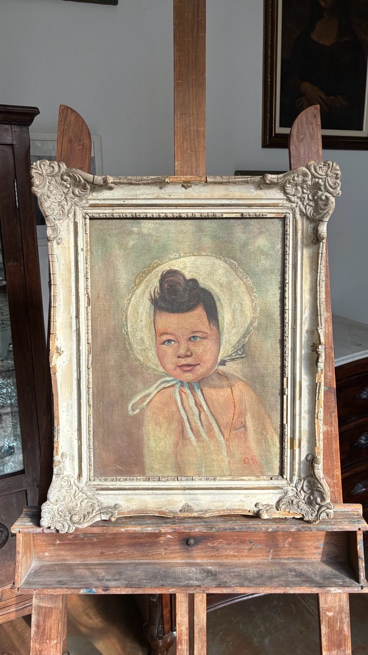 Quadro Retrato de Criança com Touca · Início do Século XX (1900–1940) · Estado: Regular