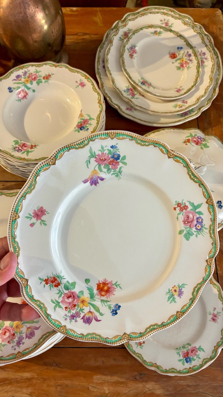 Jogo de Jantar em Porcelana Floral Inglesa - 33 peças · Início Século XX (1900–1940) · Estado: Bom