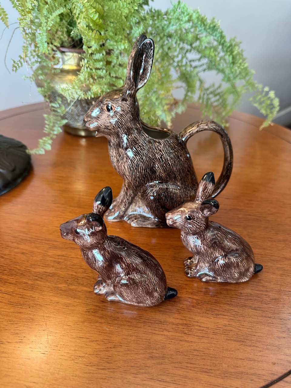 Conjunto de Mesa Cerâmica Coelhos – Jarra e Saleiro/Pimenteiro · Século XX (1970–2000) · Estado: Bom