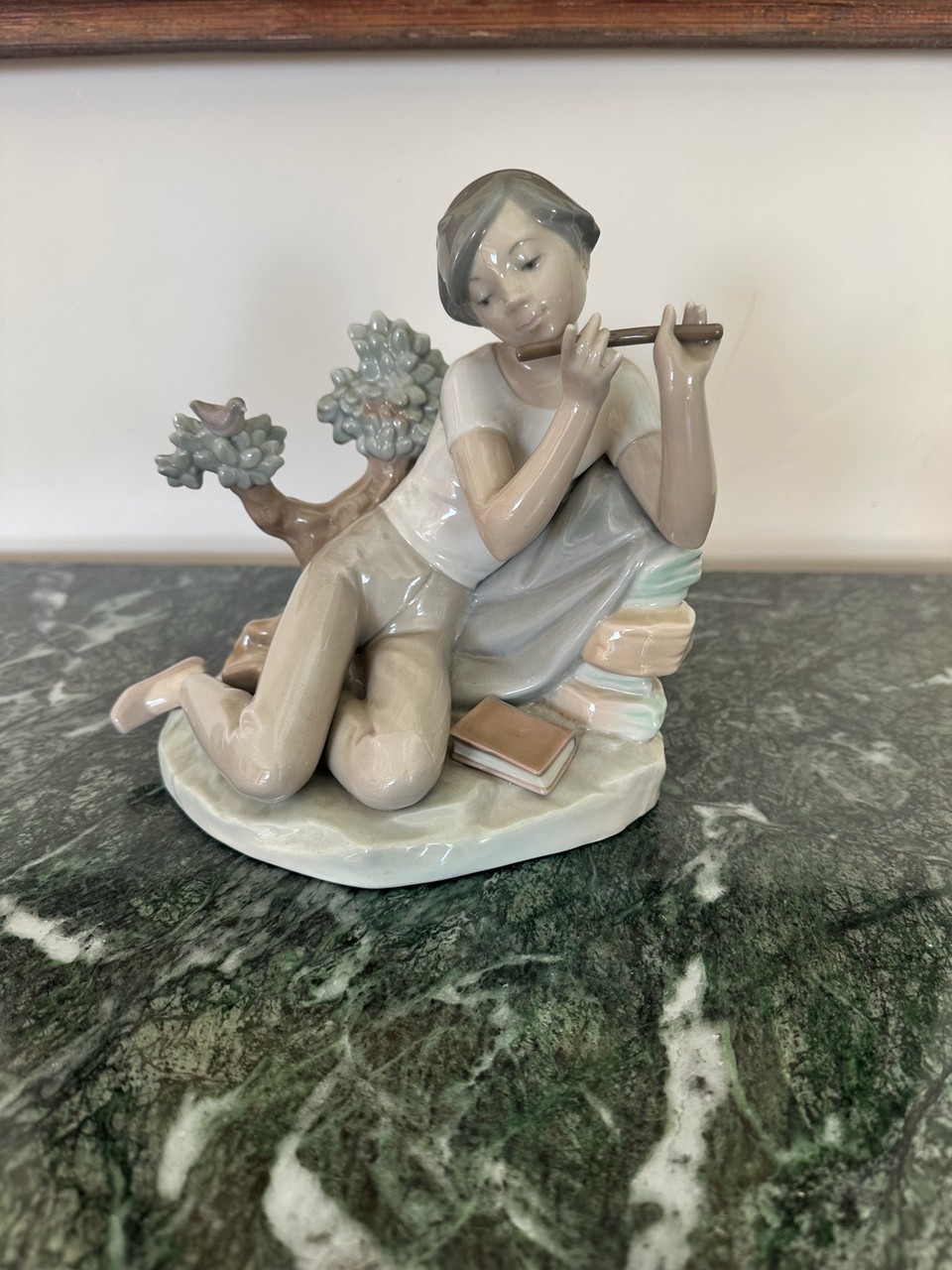 Estatueta de Porcelana Menino Flautista · Segunda metade do Século XX (1960-1990) · Estado: Bom