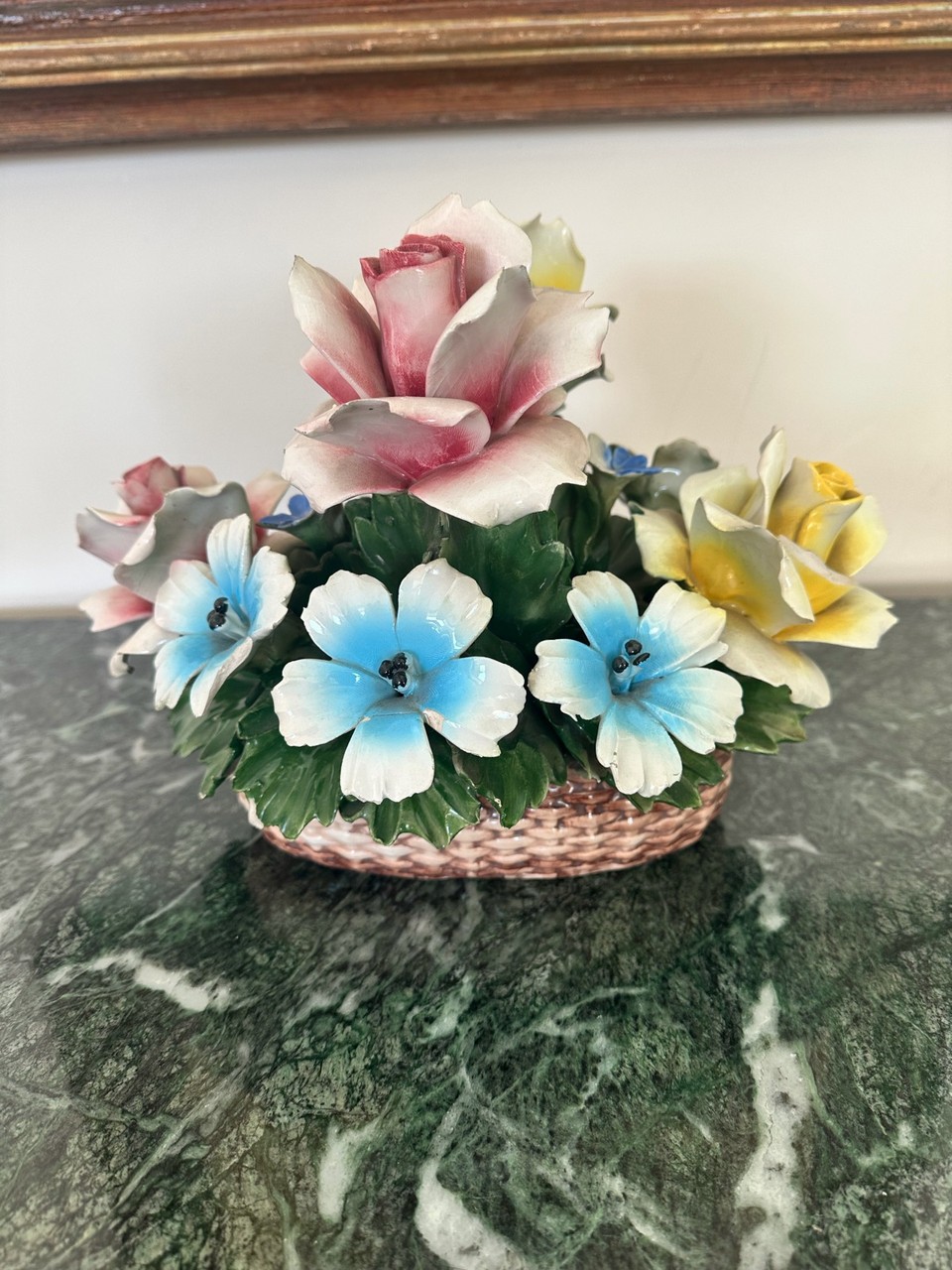 Cesta de Flores em Porcelana · Século XX (1950-1980) · Estado: Bom