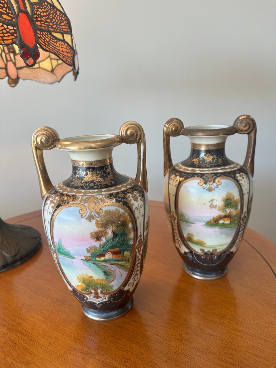 Par de Vasos Porcelana Noritake com Alças · Início Século XX (1910-1940) · Estado: Bom