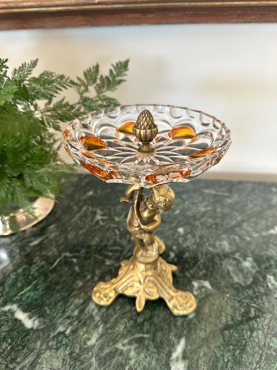 Centro de Mesa em Cristal e Bronze com Puttino · Século XIX - início Século XX · Estado: Bom
