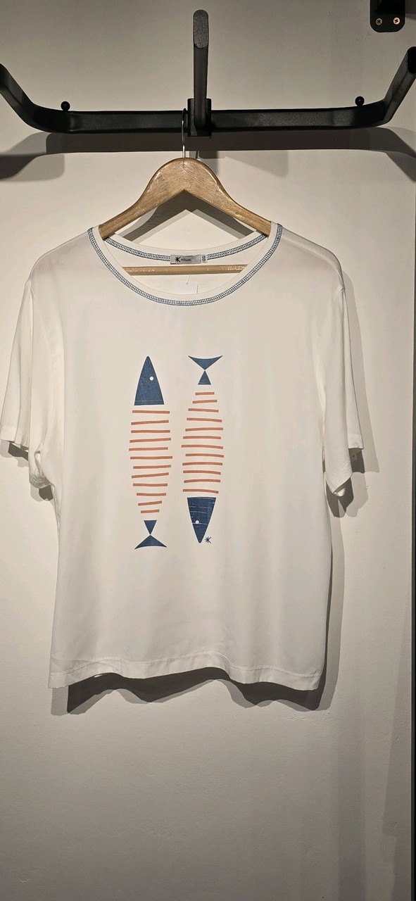 Camiseta Estampa Peixes · Estado: Excelente