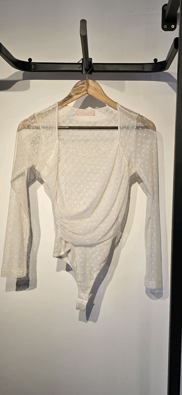 Body Tule Poá Off-White · Estado: Bom