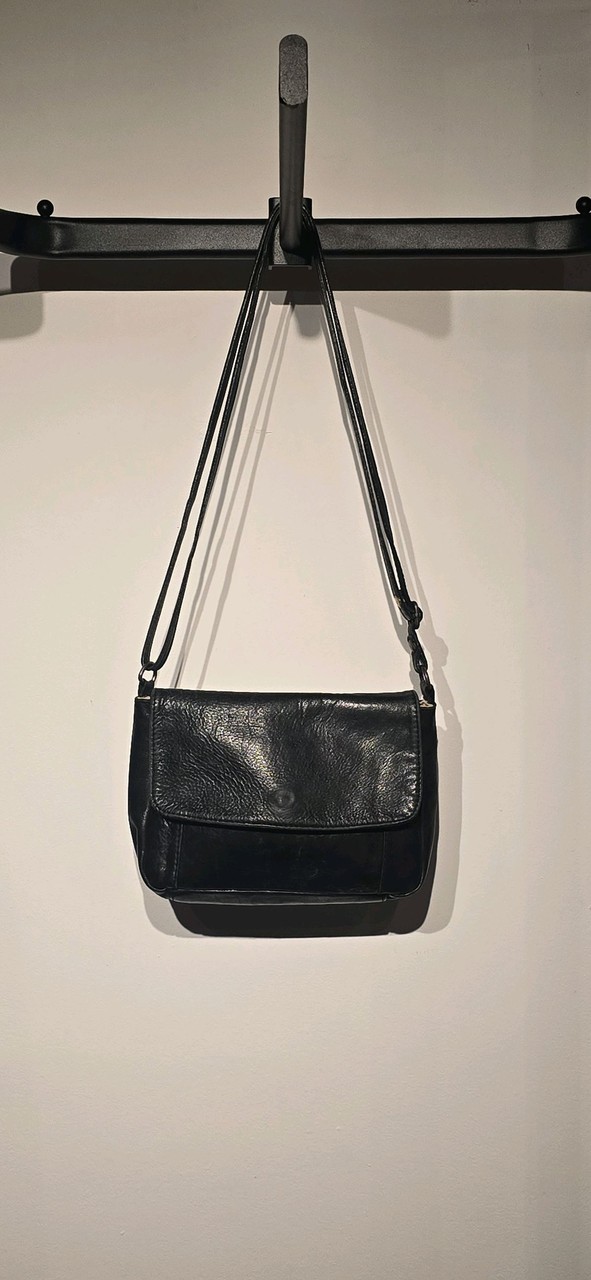 Bolsa Transversal Preta · Estado: Regular